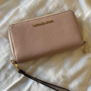 Pebble leather wallet